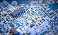 AI端侧爆发 桌面机器人迎量产！产业链上市公司加码“抢鲜”